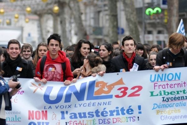 200 lycéens contre l'austérité