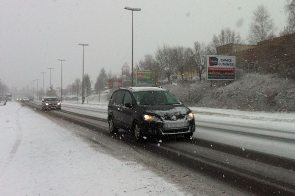 En raison des conditions de circulation rendues délicates par un nouvel épisode neigeux, le port d’équipements spéciaux est obligatoire sur la RN122 jusqu’au mercredi 14 février, 10 heures.