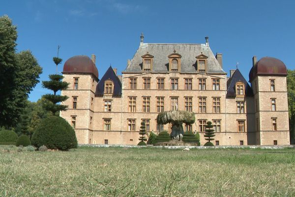 Ain : le château de Fléchères est en vente 