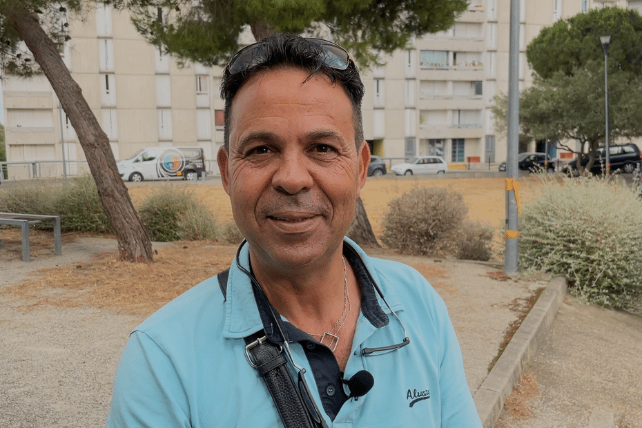 Madani Marzuk films the Valdegour neighborhood for memory