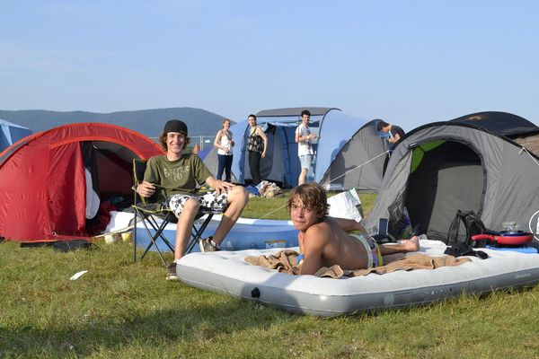 Une petite pause après avoir monté le campement.