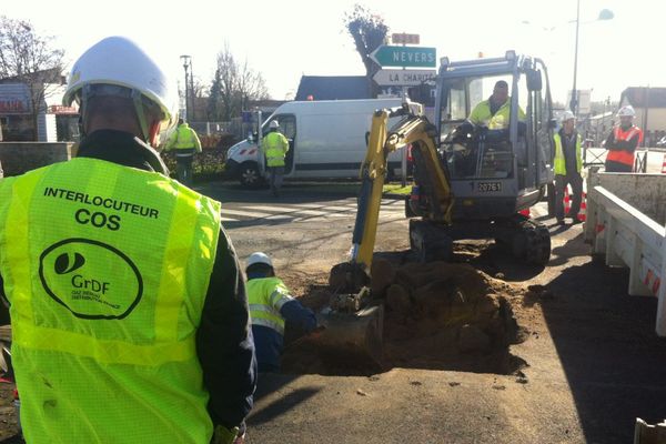 Les travaux sont en cours sur la D2076 pour réparer les conduites endommagées.