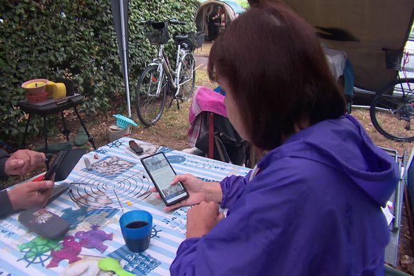 Sur l'île d'Oléron, le réseau téléphonique sature l'été avec le nombre de touristes.