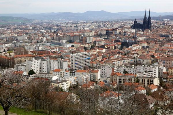 Le 15 décembre 2016, Clermont-Ferrand a obtenu de l'Assemblée nationale le statut de métropole.