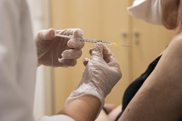 Trois nouveaux centres de vaccination ouvriront dans le Puy-de-Dôme, au plus tard le 25 janvier. 