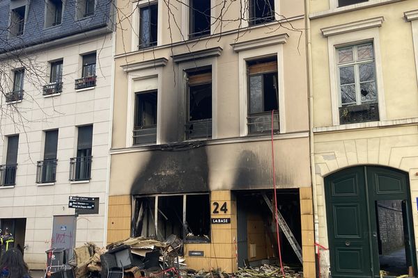 Le local associatif La Base situé boulevard de la Marne à Rouen a brûlé le 28 novembre 2023.