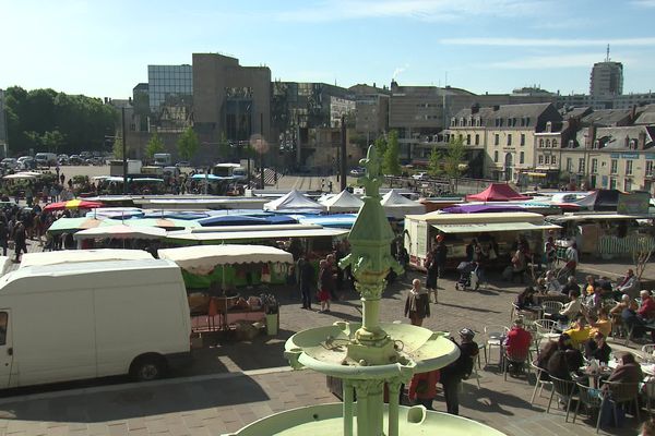 Sur le marché des Jacobins, on pouvait trouver du muguet cultivé au Mans.