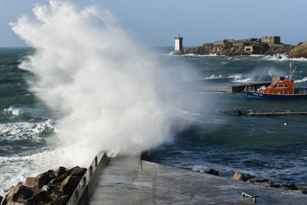 Le vent soufflait déjà très fort dans le port du Conquet (29) ce dimanche 31 décembre 2017 après-midi