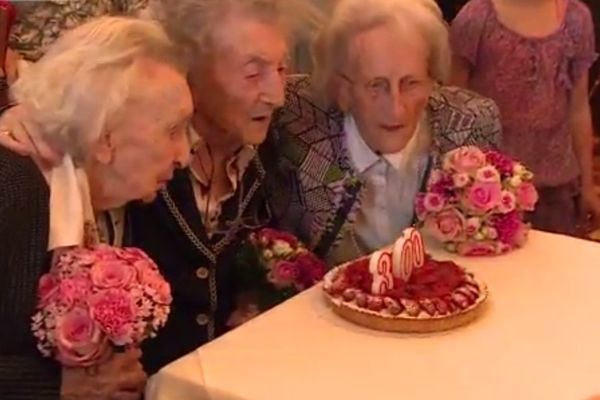 Marie-Rose, Eléonore et Monique ont soufflé ensemble leurs "300 bougies".