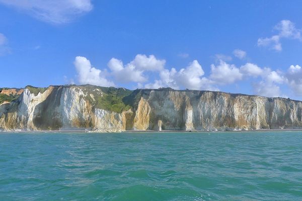 Un SAMEDI d'abord ensoleillé avant que les nuages gagnent en soirée les falaises de la Côte d'Albâtre, vers Pourville-sur-Mer.