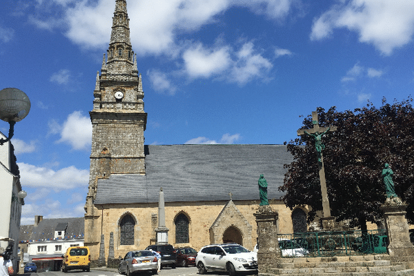 L'identité de l'homme, dont le cadavre a été découvert ce matin dans l'église de Pluvigner (56), n'a pas été donnée.