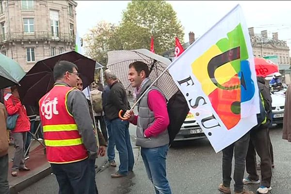 Nouvelle journée de mobilisation contre la réforme du code du travail. Ce jeudi 19 octobre 2017 à Limoges en Haute-Vienne. 