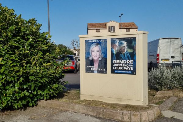 Affiches de campagne de Marine Le Pen à Biguglia