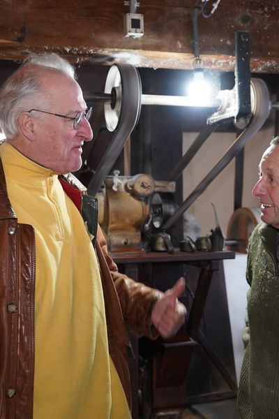 Paul-André Marche fait l'inventaire des moulins du Bas-Rhin. Il visite Le Moulin Roeser sur la Sarre à Harskirchen dans le nord de l'Alsace. Une structure qui fonctionne à merveille par la force de l'eau.