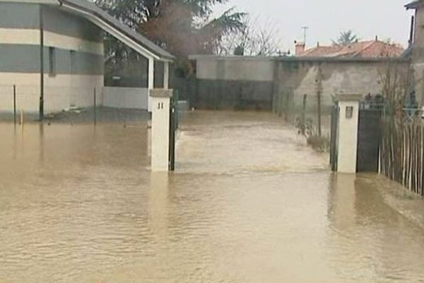 Habitations et lotissements inondés, évacués en Béarn