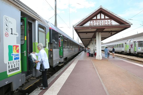 Interrompu plusieurs heures, en raison de l'accident survenu en gare de Lisieux, le trafic ferroviaire a pu reprendre en fin de matinée entre Lisieux et Deauville-Trouville (14).