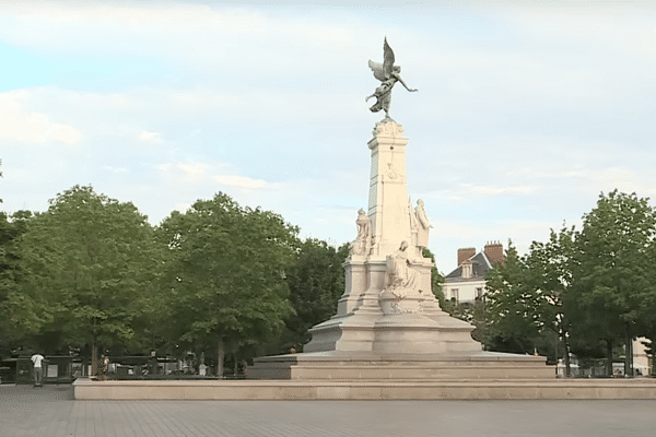 Le préfet de la Côte d'Or, Franck Robine, a annoncé vouloir prendre un nouvel arrêté au 6 juin permettant aux bars de la place de la République de rester ouvert jusqu'à 3 heures du matin contre 2 heures.