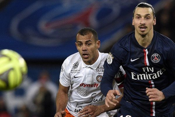 Zlatan Ibrahimovic PSG et le défenseur de Montpellier Vitorino Hilton le 20 décembre 2014 au parc des Princes à Paris