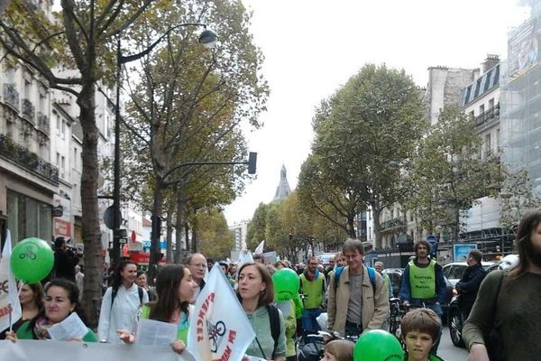 Plusieurs milliers de chercheurs et universitaires manifestent ce vendredi dans les rues de Paris