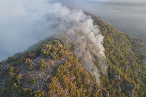 Vendredi 12 août, le feu de Mostuéjouls repart en raison du vent.