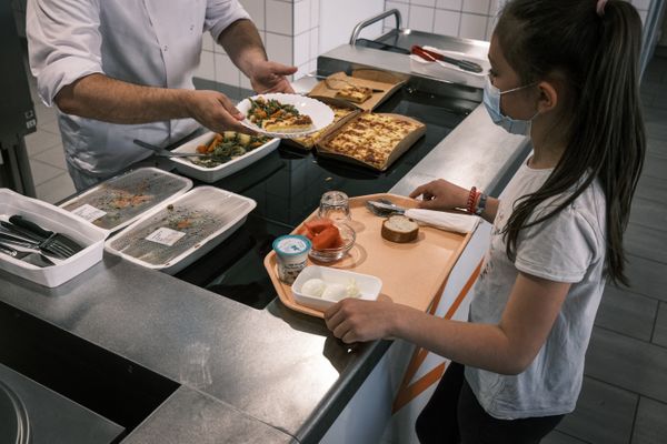 Les différentes crises mondiales et sanitaires ont un impact sur les menus de la restauration collective.