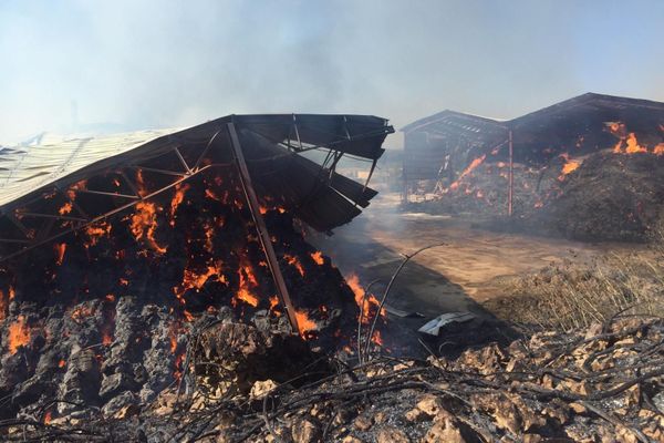 L'exploitation a été largement endommagée par l'incendie.