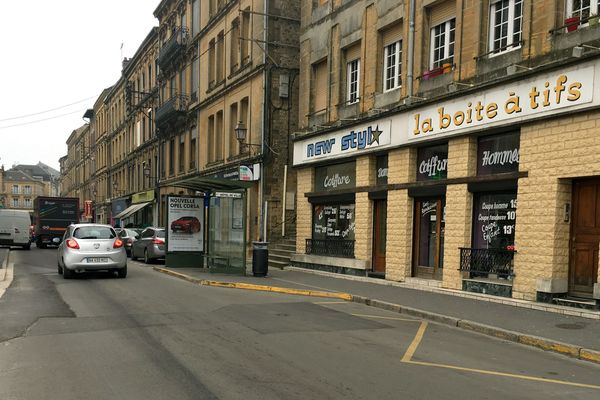 Dans le quartier Mézières de Charleville, la petite rue Monge peut se vanter de proposer un large choix de professionnels de la coiffure, sur quelques dizaines de mètres seulement