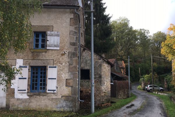 A l'origine des tirs, un conflit de voisinage dans un hameau d'apparence tranquille.