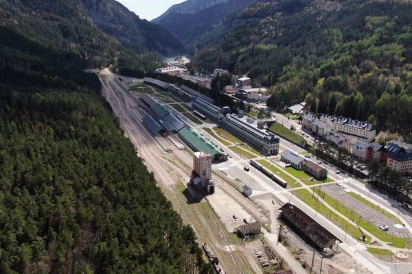 Verra-t-on bientôt un train entre Pau et Canfranc ? C'est le souhait des écologistes.