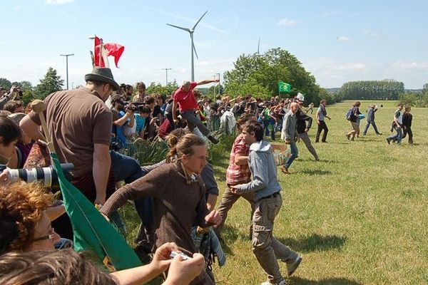 Le fauchage de la parcelle d'essai de pommes de terres OGM avait eu lieu le 29 mai 2011 à Wettren en Belgique.