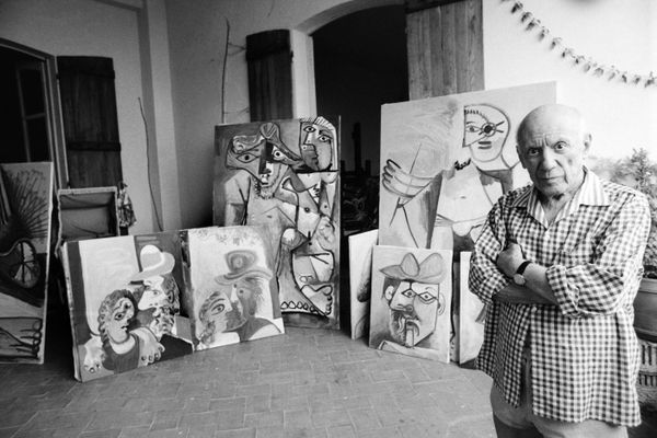 Le 13 octobre 1971, Picasso est photographié par Raph Gatti à sa maison de Mougins, là où il peignait.