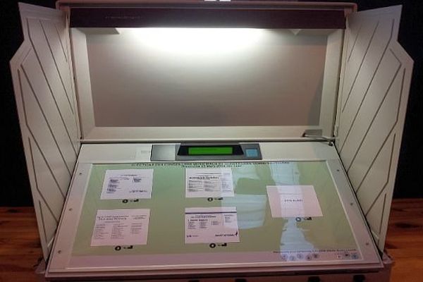 Palavas (Hérault) - une machine à voter - 23 mars 2014.