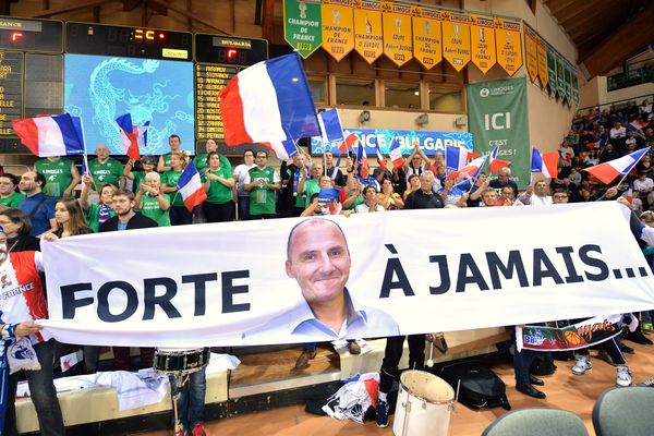 L'équipe de France de basket a rendu hommage à Fred Forte en décembre.