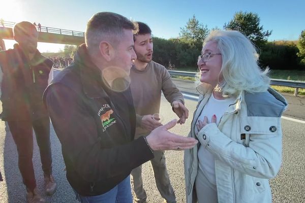 La cheffe de file des Ecolgistes de la Corrèze Chloé Herzhaft, à la rencontre des agriculteurs ce jeudi 25 janvier