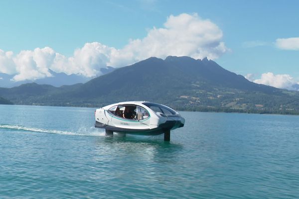 Les capsules volantes sont en expérimentation tout l'été sur le lac d'Annecy - juillet 2023