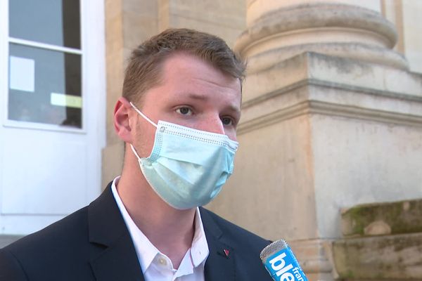 Gaspard Fontaine devant le tribunal d'Amiens, le 23 mars 2021