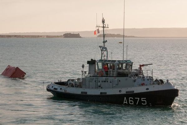 L'Abeille Liberté est arrivée ce samedi matin à Cherbourg avec un des conteneurs du Svendborg de la compagnie Maersk