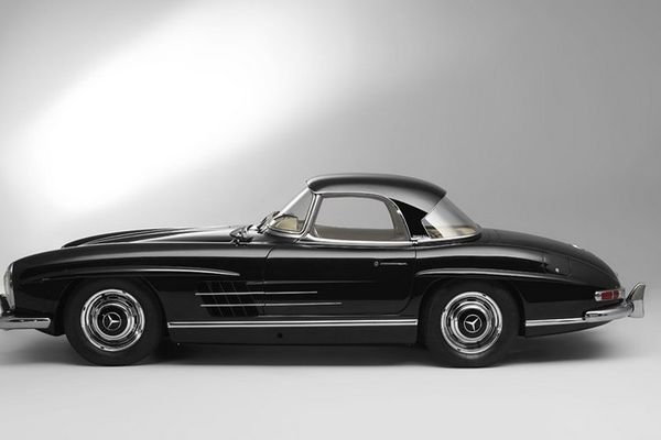 La mercedes-Benz 300 SL Roadster.