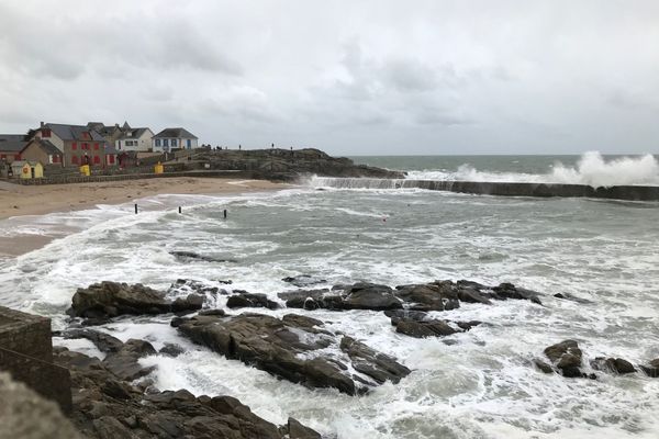 Batz-sur-Mer en Loire Atlantique quelques heures avant le passage de la tempête Ciaran