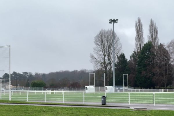 Les tags ont été découverts sur le club house du stade de la Canardière.