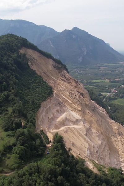 Le 25 juillet dernier, un pan de la montage s'était effondré sur la route reliant Grenoble à Valence. Quatre mois plus tard, les habitants de la Rivière attendent encore de connaître les causes de cet éboulement.