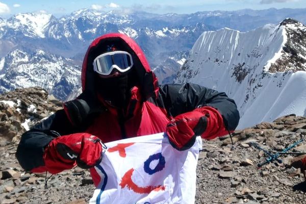 A 24 ans, Vincent Saura a escaladé l'Aconcagua, le sommet culminant des Amériques à 6962 mètres d'altitude pour soutenir l'assocation Hôpital Sourire.