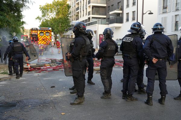 Des membres des forces de l’ordre mobilisés à Nanterre mardi, suite au décès de Nahel M., un jeune automobiliste de 17 ans tué par un policier.