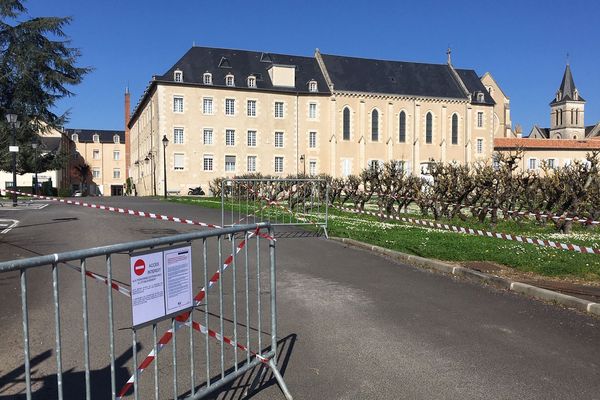 L'EHPAD Saint-Elisabeth de la Puye (Vienne) où plusieurs personnes sont décédées du coronavirus .