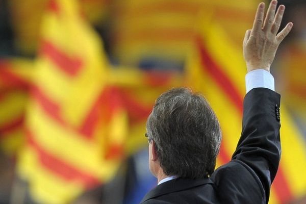 Le président de la Catalogne Artur Mas est lâché par une partie de son gouvernement qui renonce au référendum sur l'indépendance.