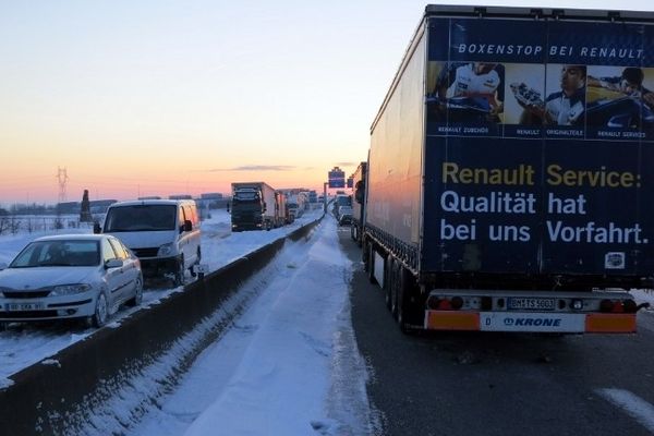 Les camions sont-ils les seuls responsables de la pagaille générée par la neige sur les routes, comme ce matin sur l'A29 ?