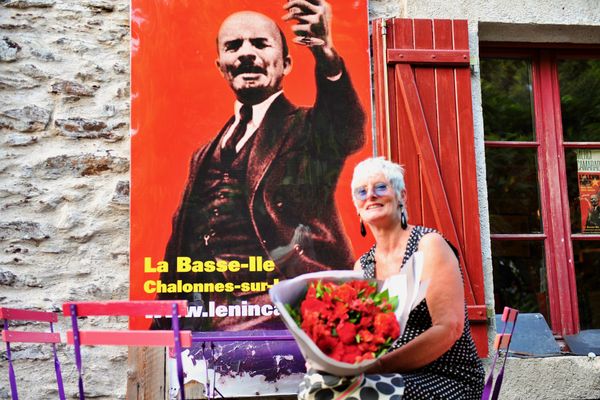 Martine Thouet, créatrice du Lénin café à Chalonnes-sur-Loire en 2013