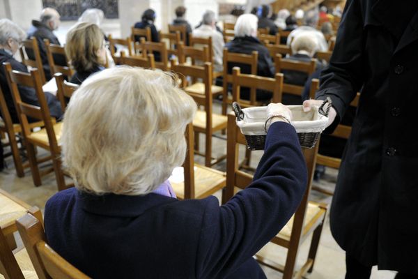 Entre 1995 et 2010, le nombre de baptisés est passé de 472 000 à 262 000, selon les chiffres de l'Eglise catholique.