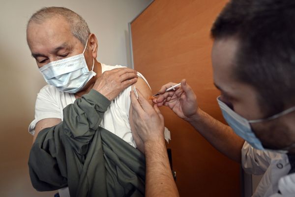 A partir de lundi prochain 18 janvier, toutes les personnes de plus de 75 ans qui le souhaitent pourront réserver un rendez-vous pour se faire vacciner.