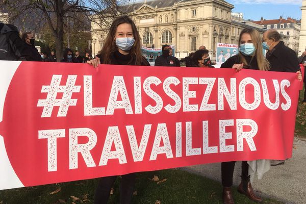 Sur la place de Verdun de Grenoble, à 15 heures, lundi 23 novembre.